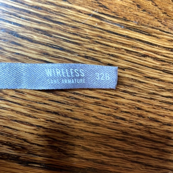 Green wireless aerie bra size 32B - Picture 3 of 3